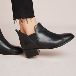 Seychelles Offstage Chelsea Boots - Like New!